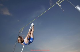 JRS低调看球-胸肌锻炼推荐健身器材盘点及科学训练建议